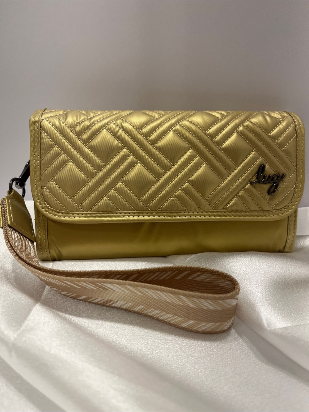 LUG - NWOT - Stroll  RFID Quilted Metallic Gold Wallet